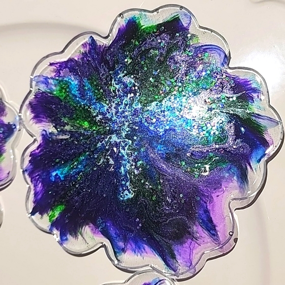 4 Peacock Resin Coasters. Beautiful and handmade with love ❤️ Reversible,too! - Picture 9 of 15